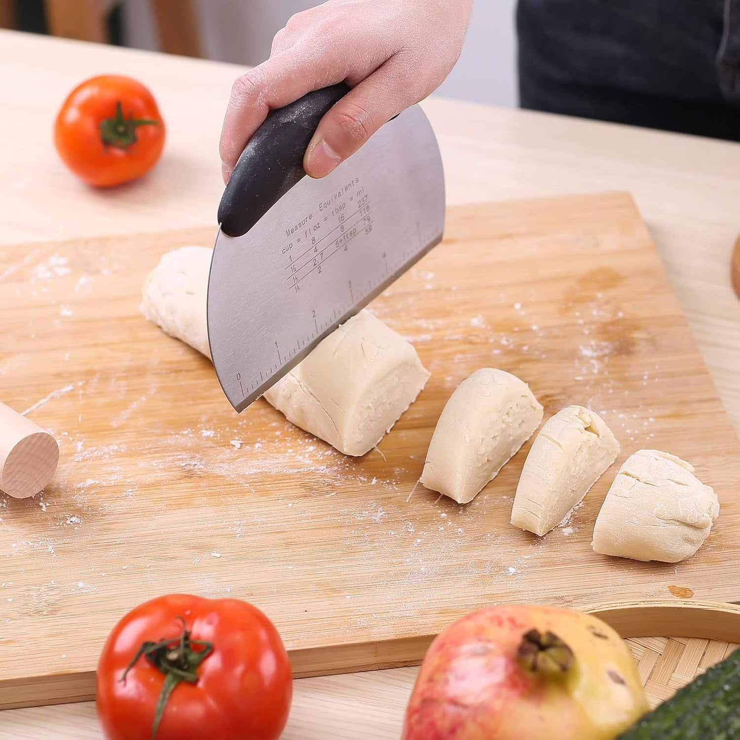 1 Pcs Dough Pastry Scraper Chopper/Stainless Steel Dough Scraper Cutter with Ergonomic Rubber Non-Slip Grip/Dough Scraper Cutter/Pro Pastry Pizza Cutter Chopper (Black)